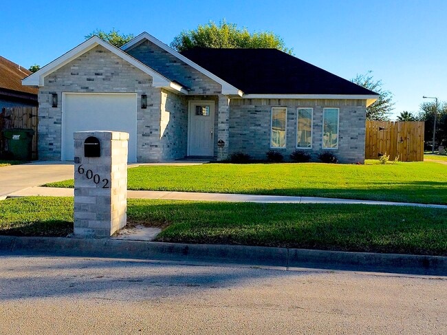 Building Photo - 6002 Blanco River St