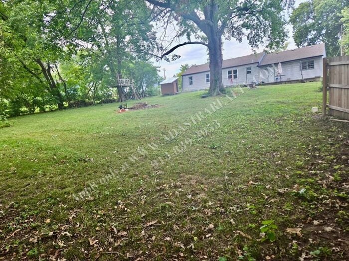 Building Photo - Charming 3 Bed 1 Bath Home with Large Yard & 2 Car Garage in Merriam-Coming SOON!!