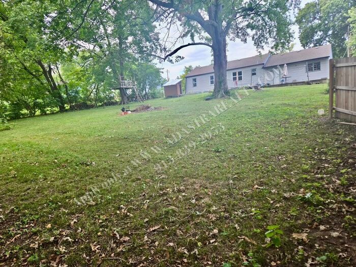 Foto del edificio - Charming 3 Bed 1 Bath Home with Large Yard & 2 Car Garage in Merriam-Coming SOON!!