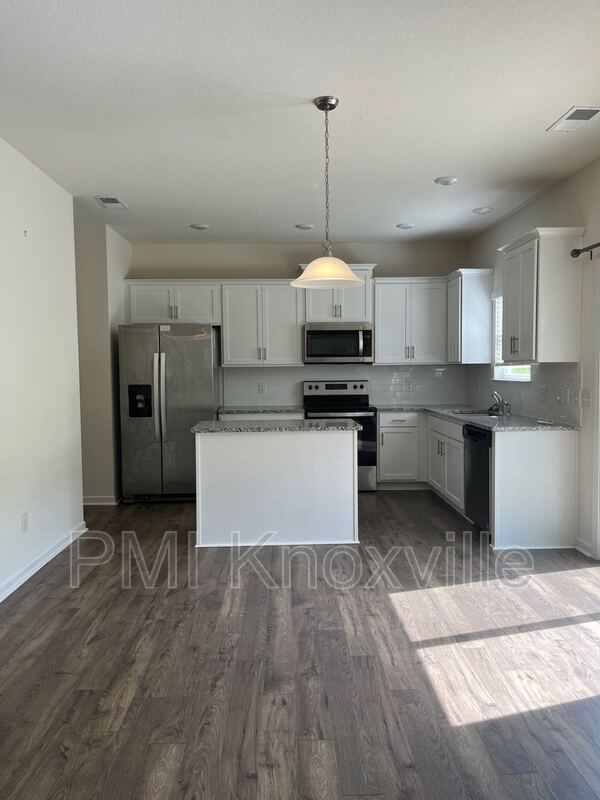 Building Photo - 3012 Sagegrass Dr