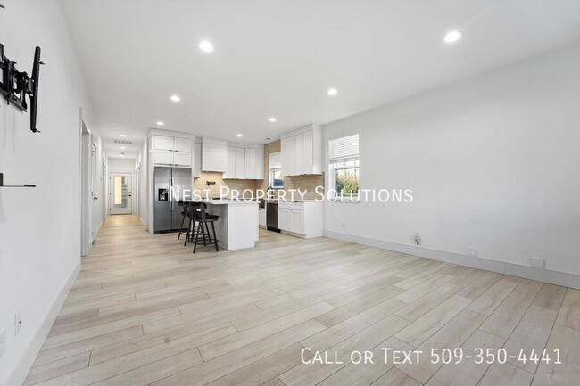 Building Photo - 4102 Quinn Dr NE