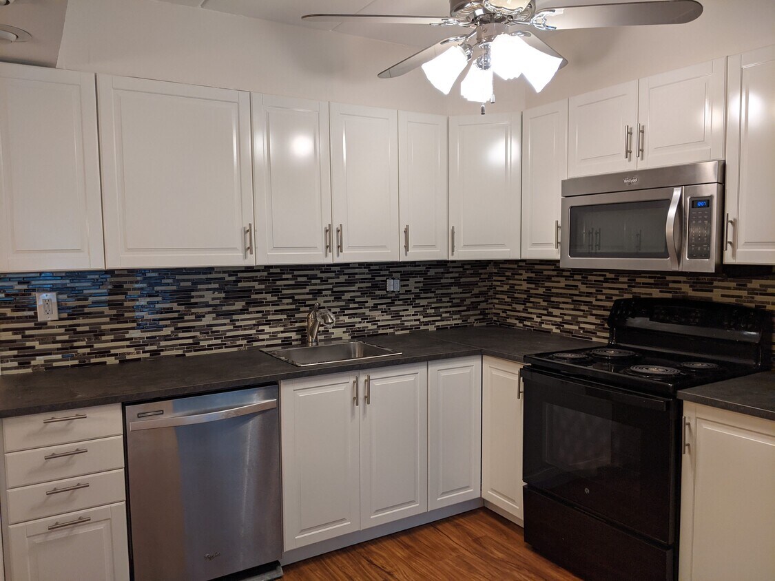 Kitchen - 19 Oakridge Dr