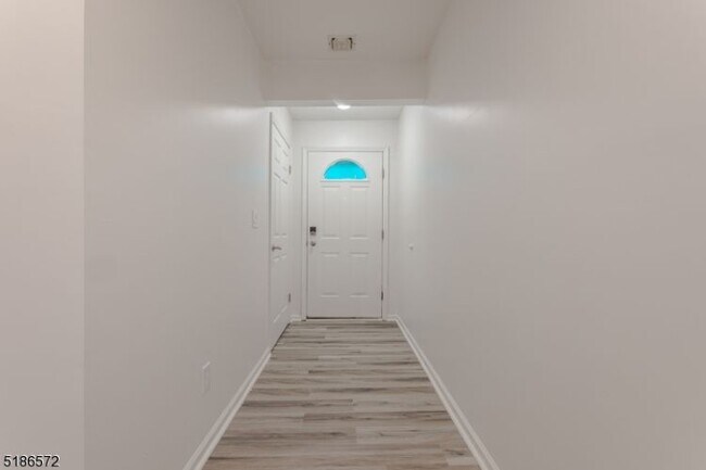 Building Photo - 1201A Arlington Ave