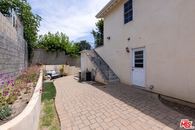 Foto del edificio - 12833 Delano St