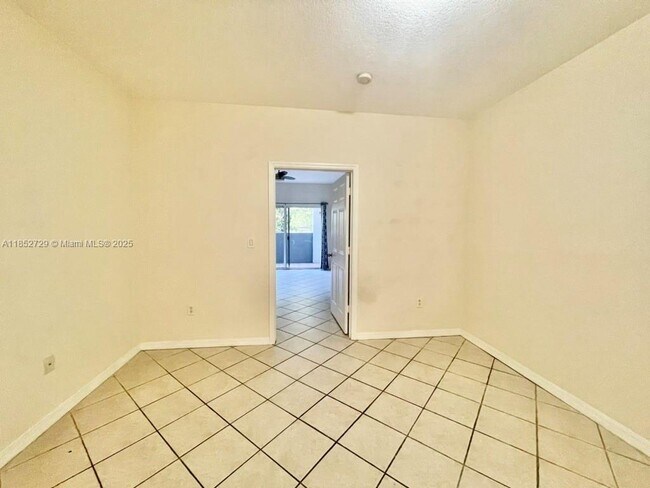Foto del edificio - 2734 Bird Ave