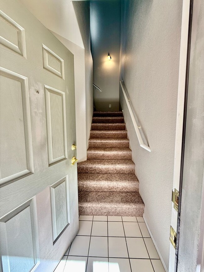 Foto del edificio - Great Two Bedroom 2 Bath Townhome with 1 C...