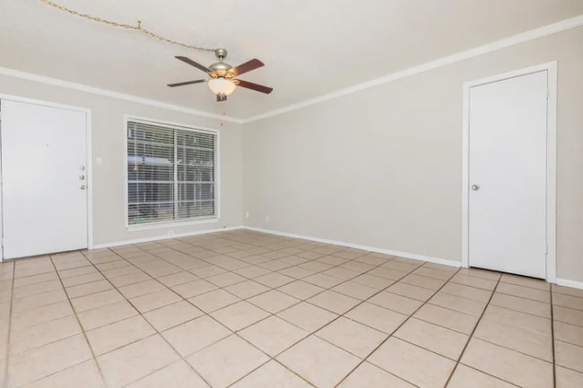 Building Photo - 4645 Ocean Dr