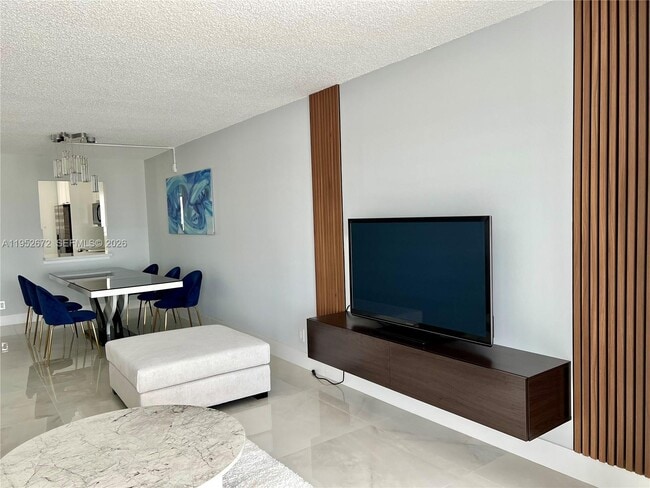 Foto del edificio - 2551 Aragon Blvd