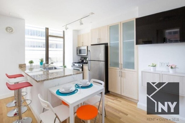 Building Photo - 3 bedroom in NEW YORK NY 10005