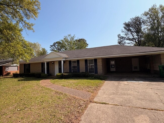 Building Photo - 2604 McArthur Dr