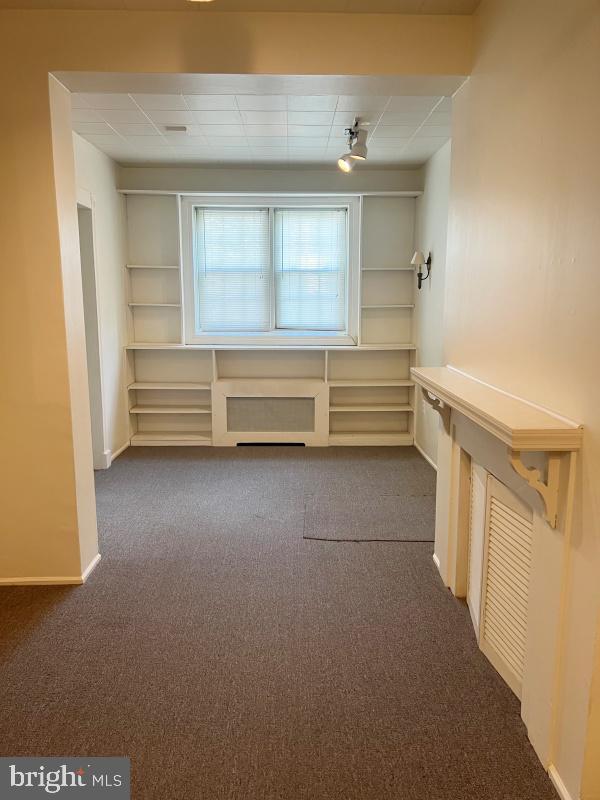 Building Photo - 727 S George St