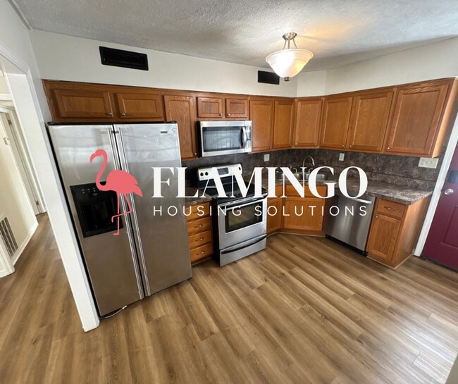 Foto del edificio - 102 Ramona Dr