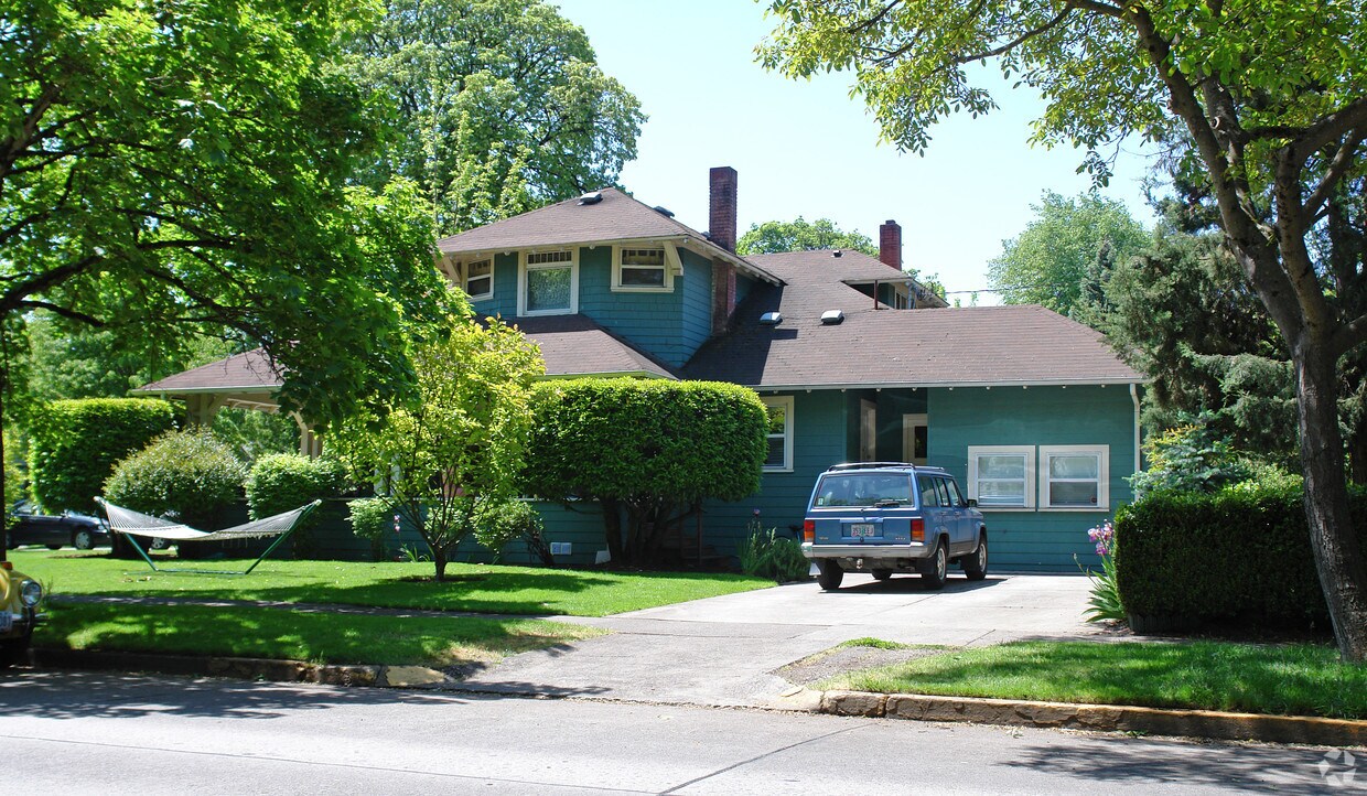 Primary Photo - 515 W 10th Ave