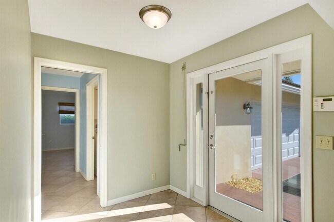 Building Photo - 1753 W Terrace Dr