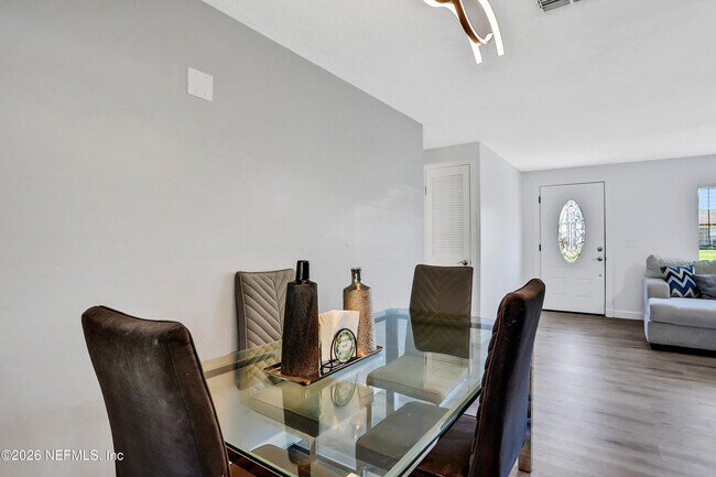 Foto del edificio - 7598 Pheasant Path Dr