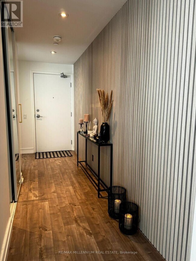 Photo du bâtiment - 898-898 Portage Pkwy