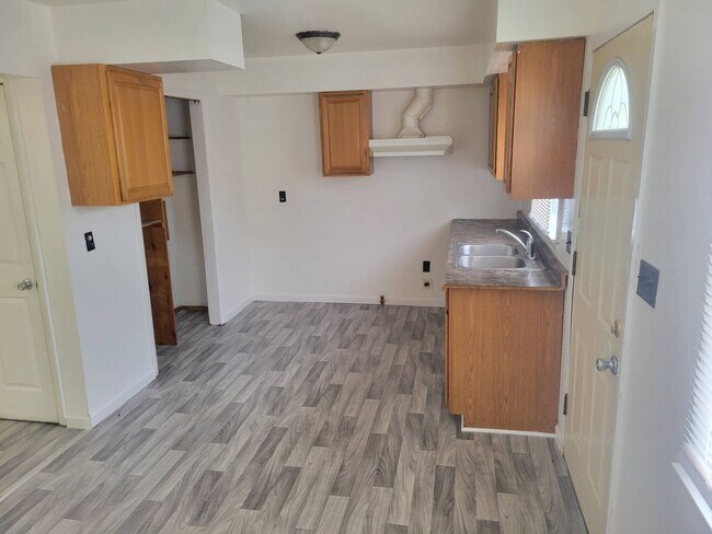 Foto del edificio - 6910N43rdM(723)