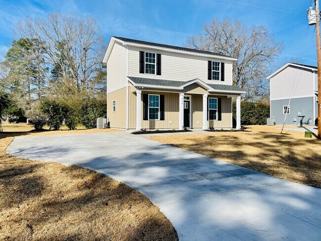 Foto del edificio - Almost New 2 story cottage home in the hea...