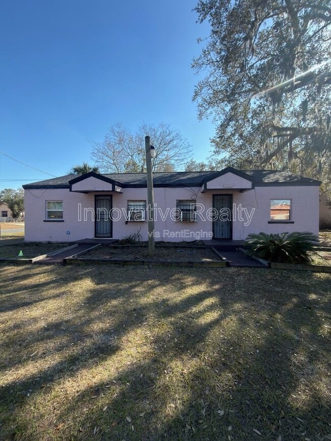 Photo - 517 E 5th St Townhome