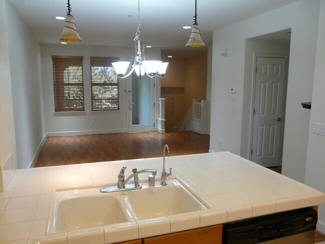 Building Photo - Beautiful 2 Bedroom 2 Bath North San Jose ...