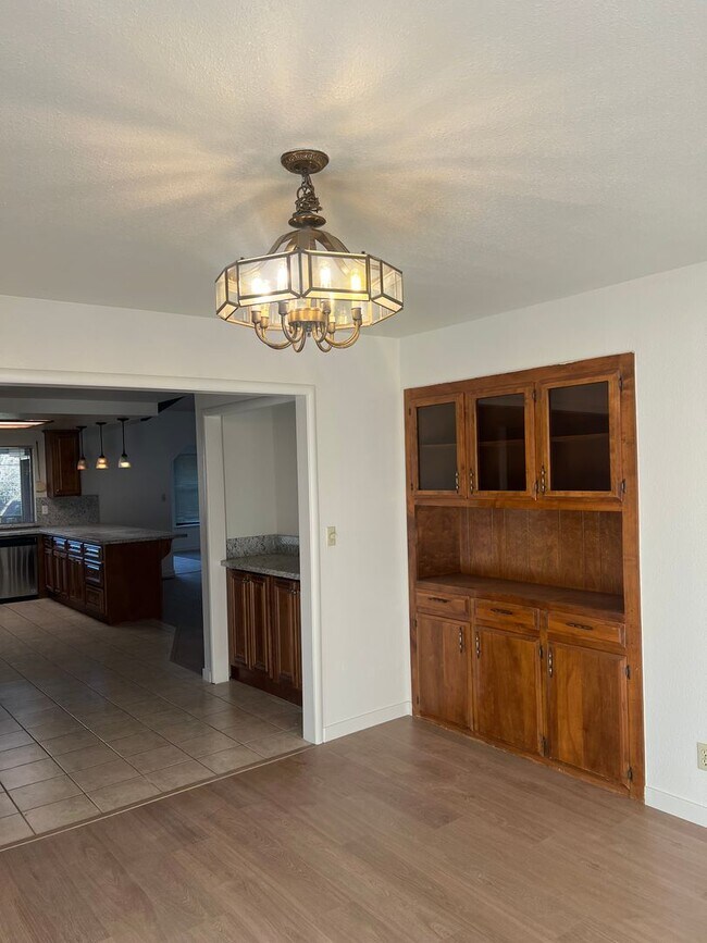 Foto del edificio - BEAUTIFUL 4 BEDROOM W/POOL IN FAIR OAKS!!