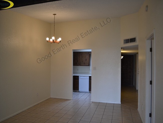 Building Photo - 3253 Missouri Ave