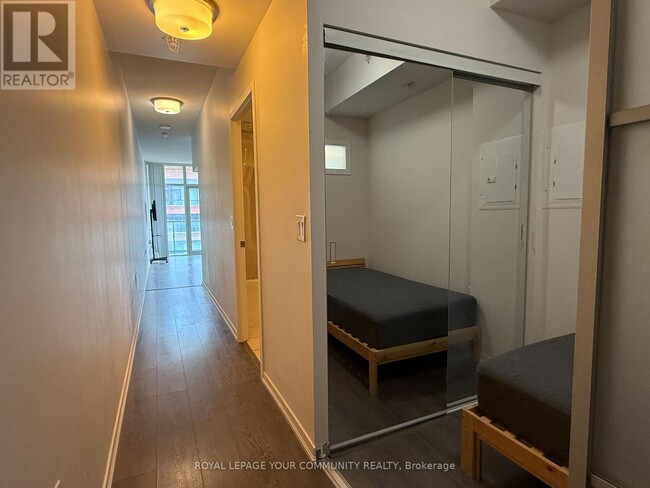Building Photo - 36 Lisgar St