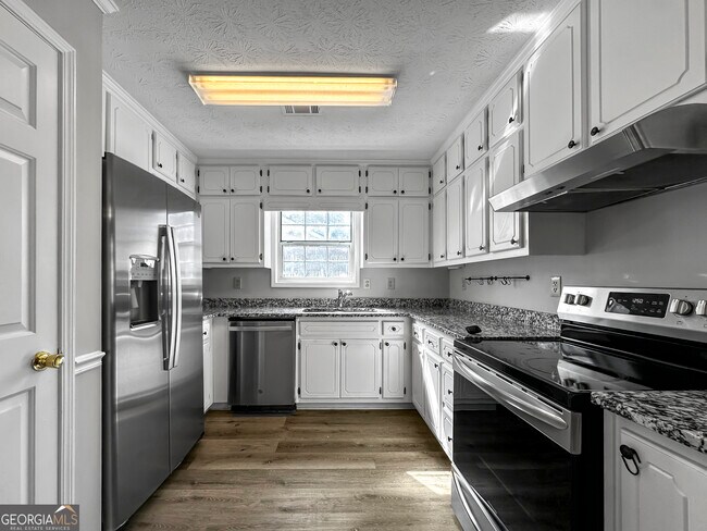 Building Photo - 140 Landing Dr