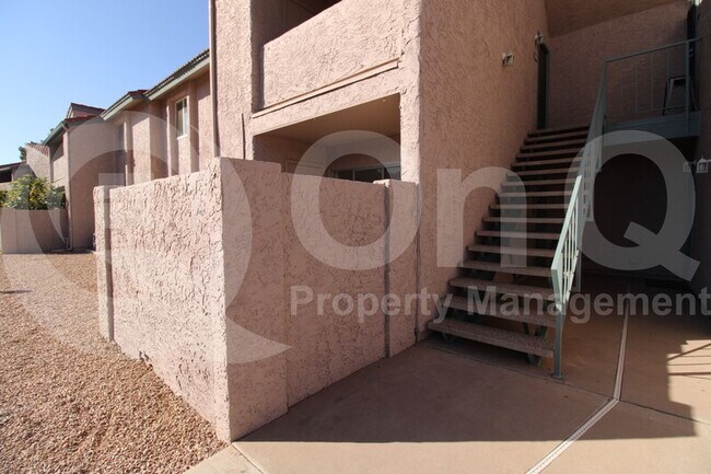 Foto del edificio - 623 W Guadalupe Rd