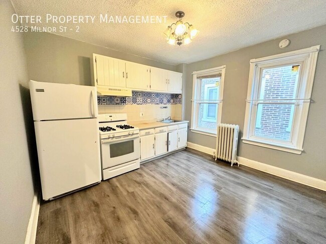 Foto del edificio - Charming 2BR/1BA Northeast Philly Apt with...