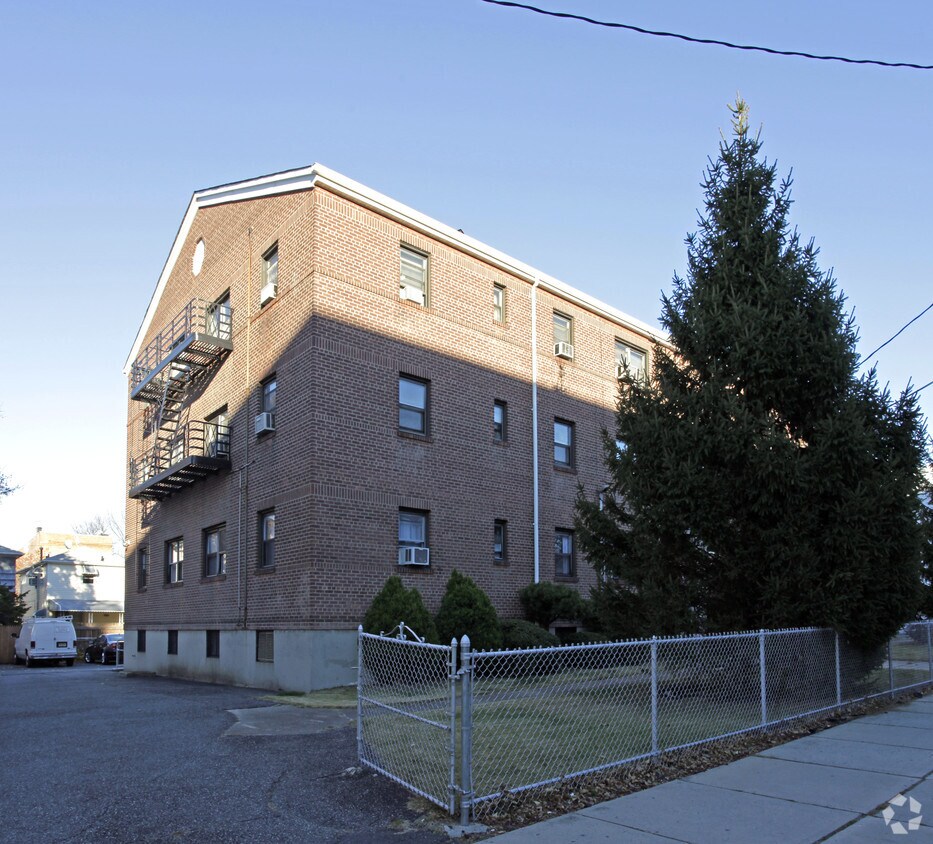 Building Photo - 204 North St