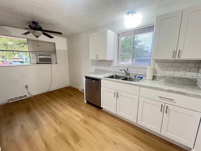 Building Photo - 428 Emery Dr