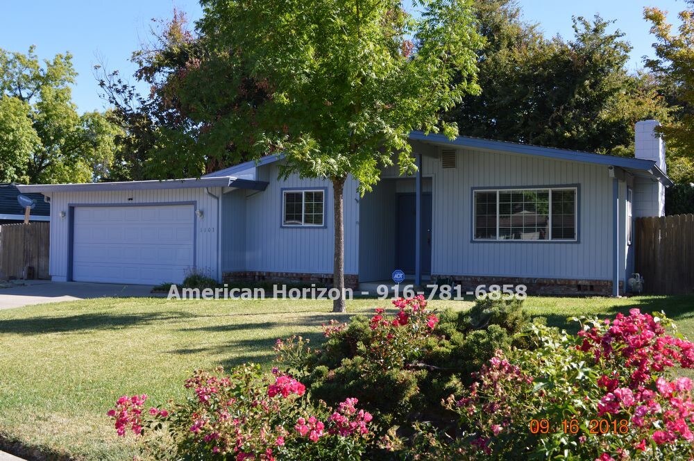 Foto principal - 1103 Meadow Oaks Dr