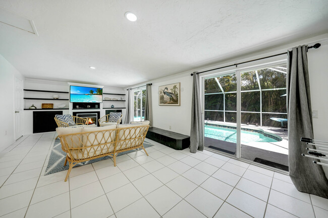 Building Photo - 330 Sunset Beach Dr