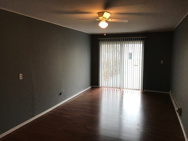 Building Photo - Eagledale - 4 bedroom home.