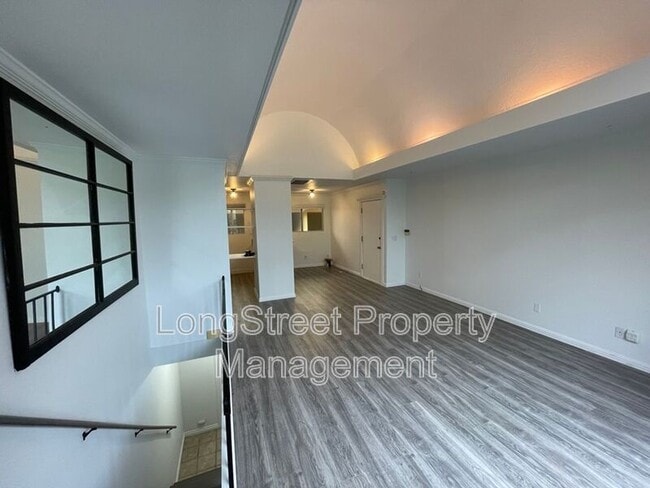 Foto del edificio - 851 SW Broadway Dr