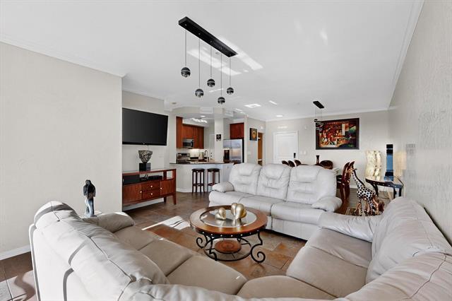 Foto del edificio - 330 Las Colinas Blvd E