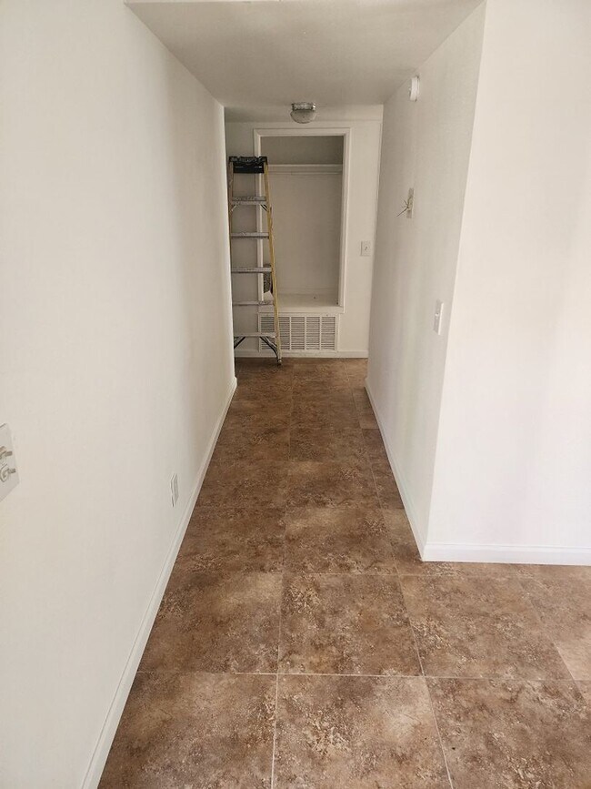 Foto del edificio - 3 bedroom/ 2 bath condo 1st floor condo
