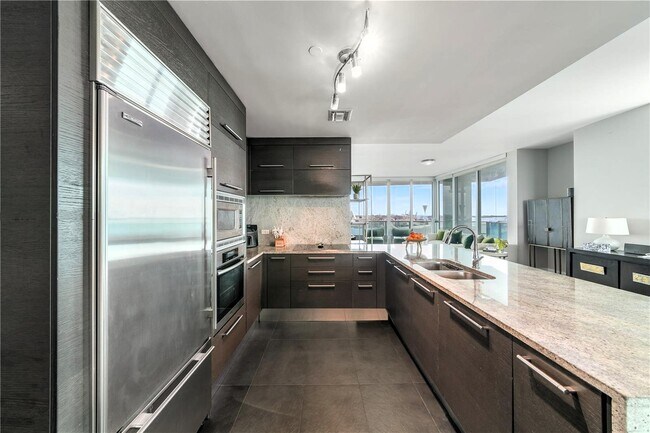 Building Photo - 900 Biscayne Blvd