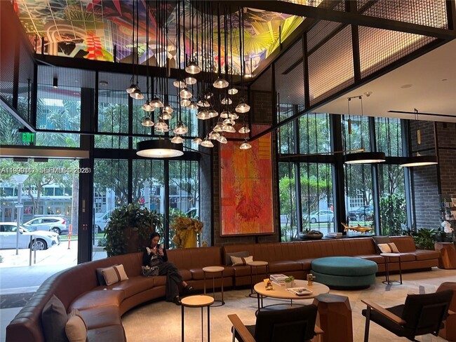 Foto del edificio - 121 NE 34th St