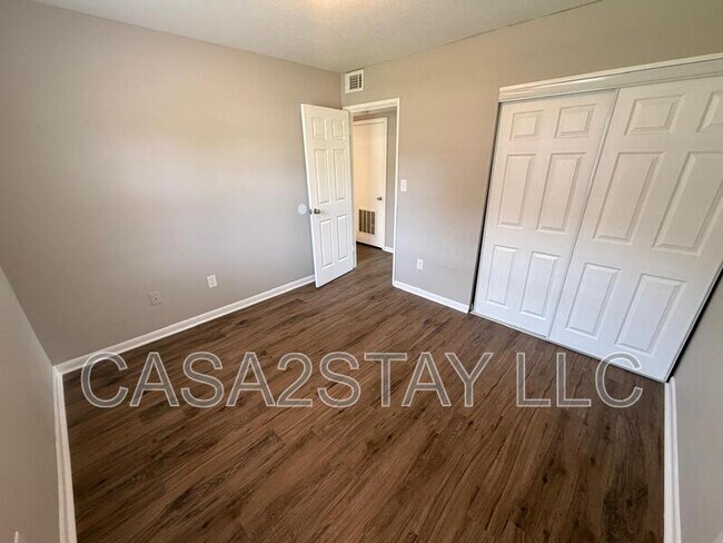 Foto del edificio - 1730 Tempest Way