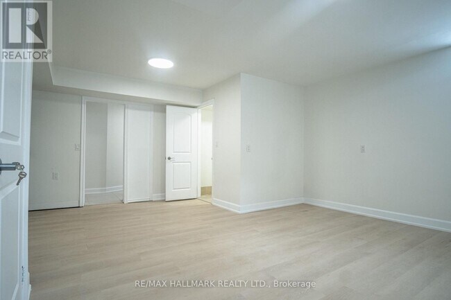 Building Photo - 118 Fairholme Ave