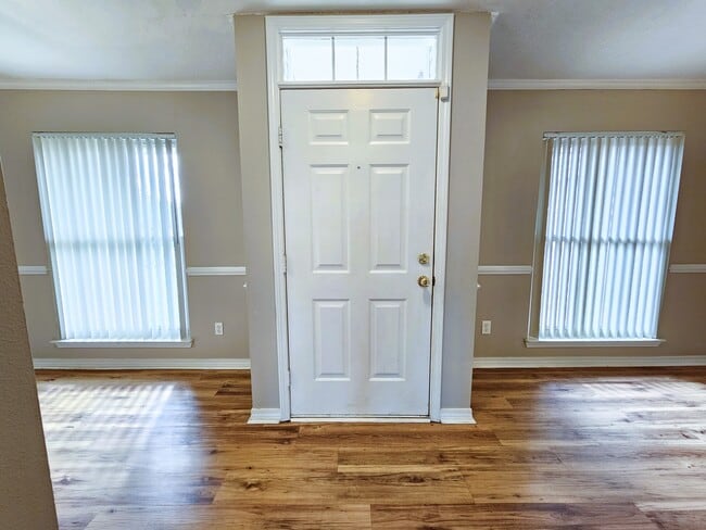 Foto del edificio - 5168 Whitehurst Ln