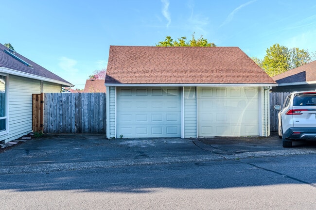 Building Photo - 14225 SW Rocklynn Pl