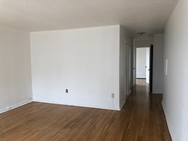 Building Photo - Large One Bedroom - Lake Ontario View