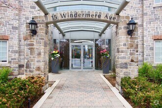 Building Photo - 15 Windermere Av