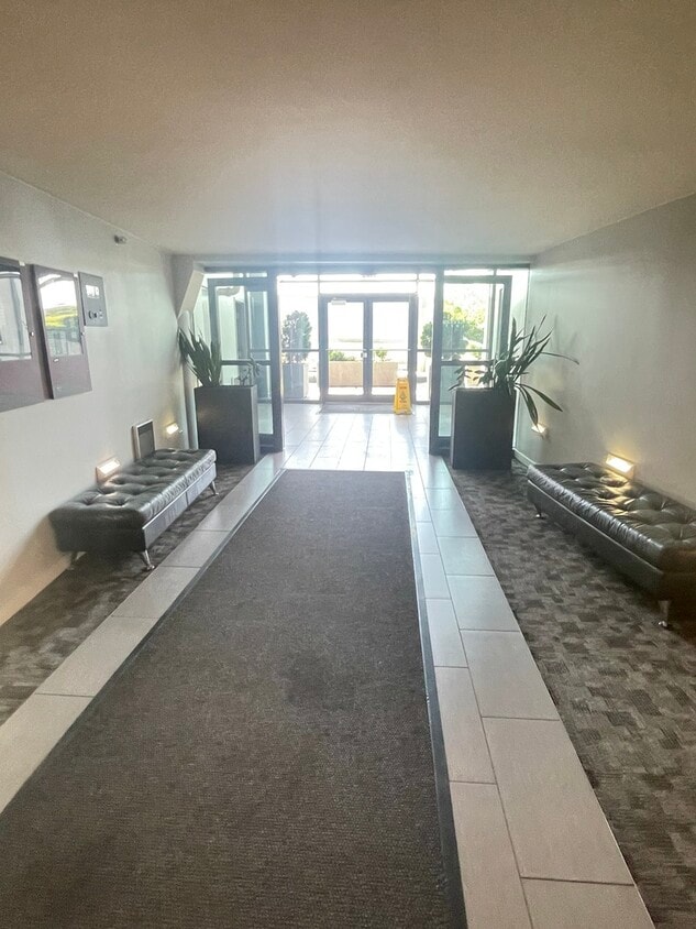 Foto principal - 1224 W Van Buren St
