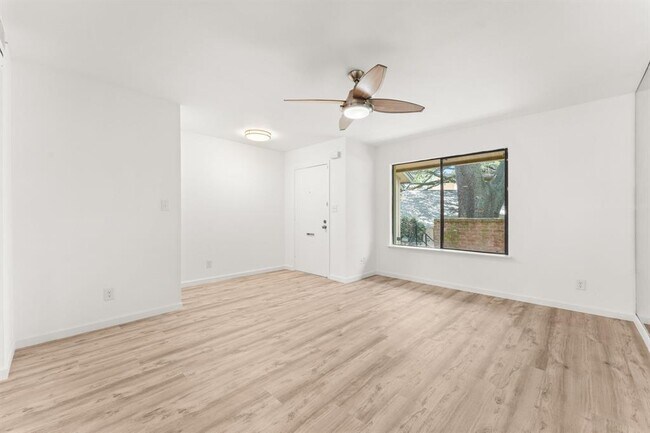Foto del edificio - 903 Silver Quail Ln