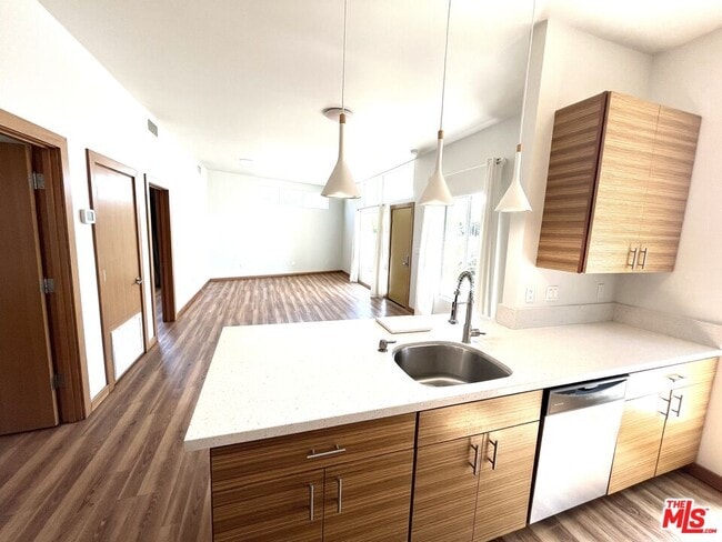 Foto del edificio - 501 N San Vicente Blvd