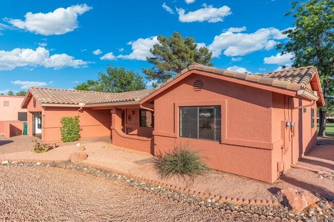 Building Photo - 105 Chaparral Dr